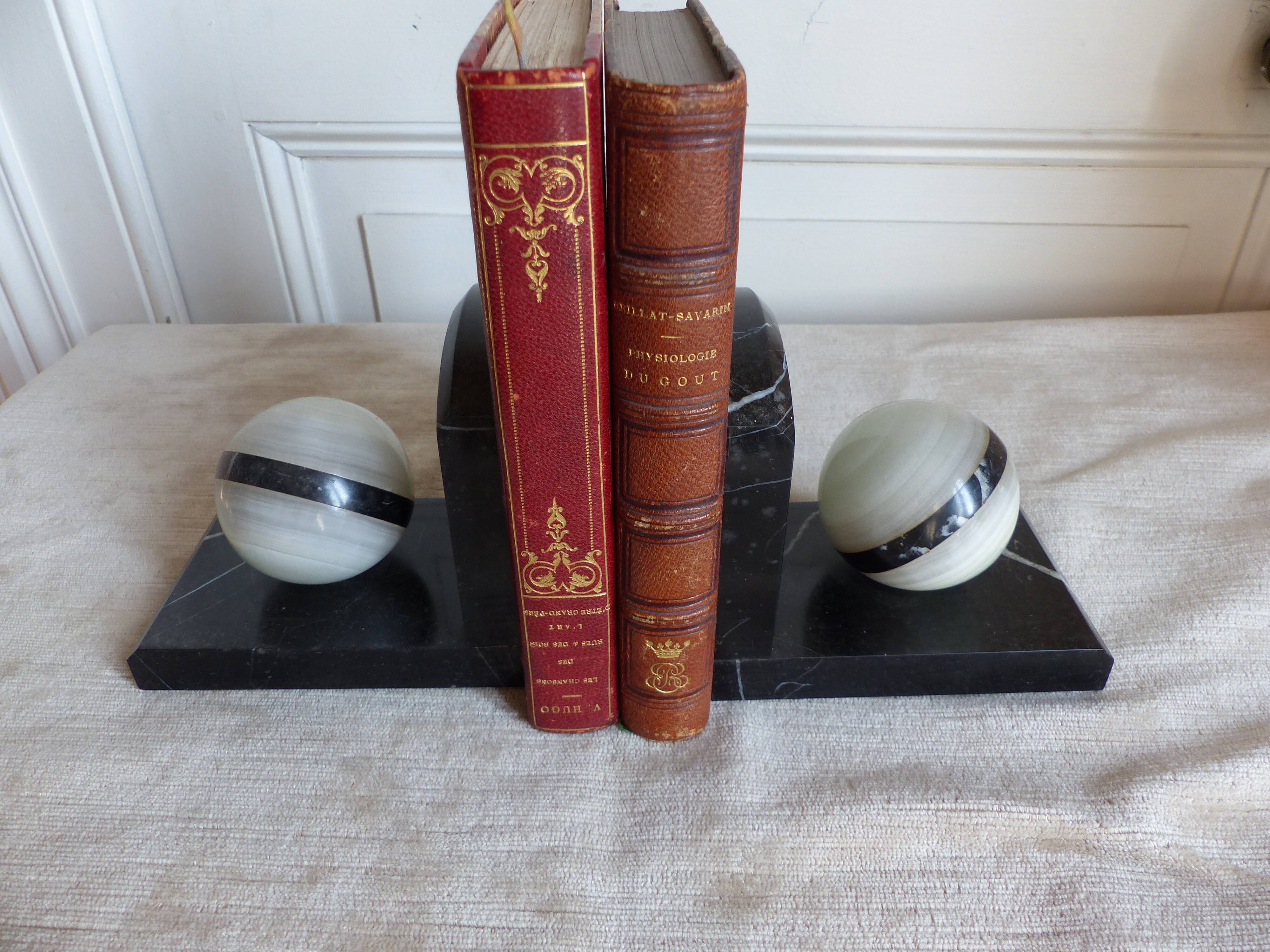 Pair of art-deco bookends in black marble with white veins