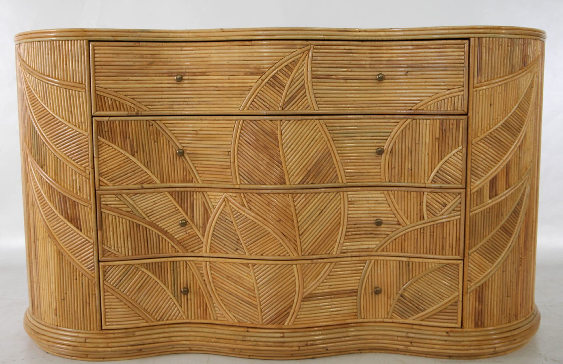 Commode « feuilles » en rotin