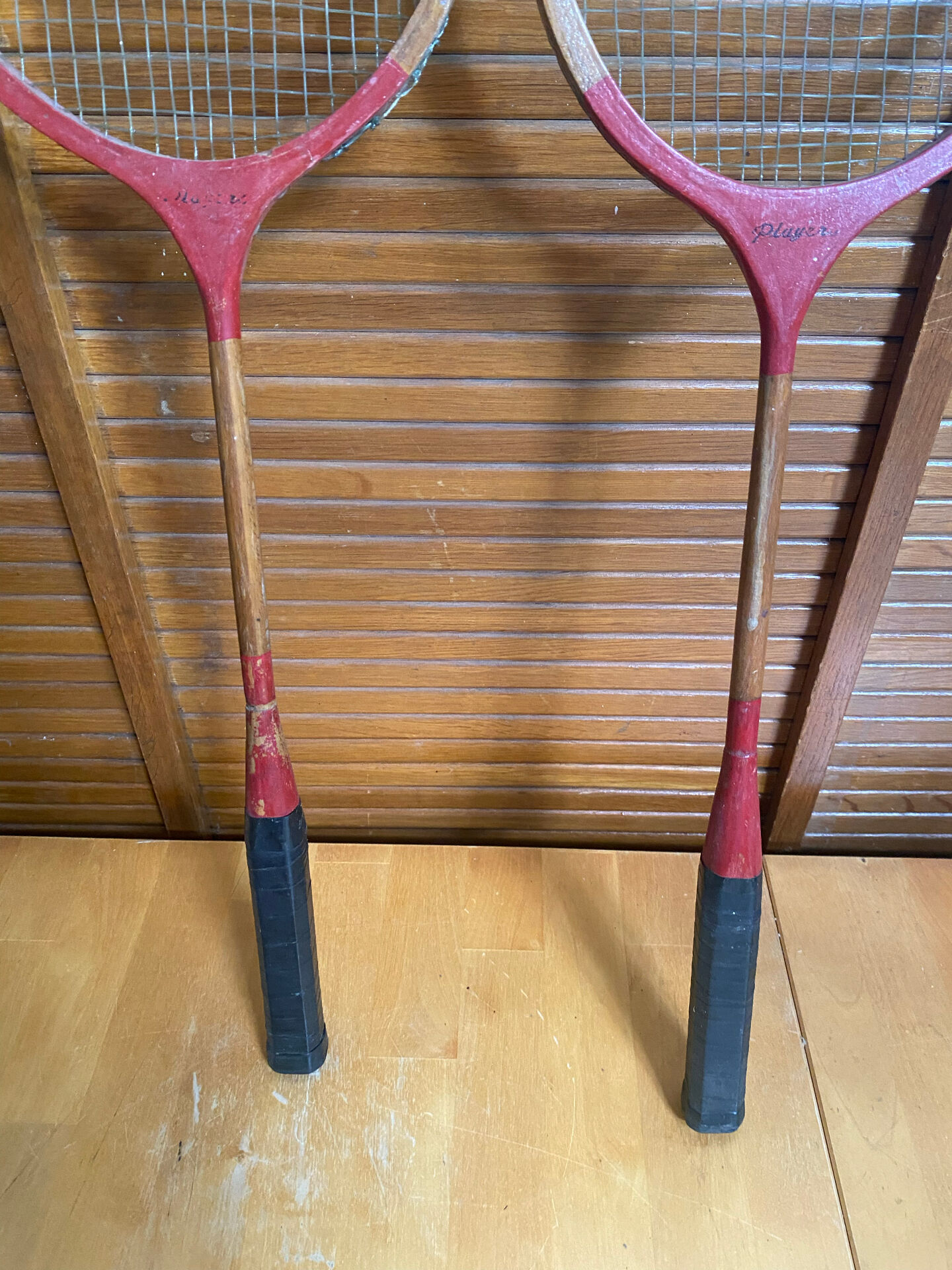 Paire raquette ancienne badminton player bois vintage