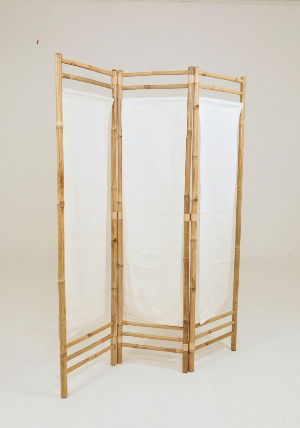 Bamboo screen with 3 frames in beige fabric.
