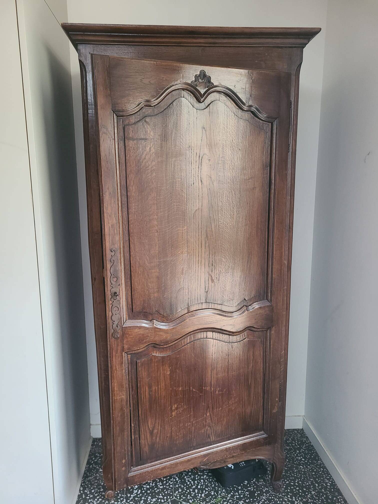 Solid wood bonnetière