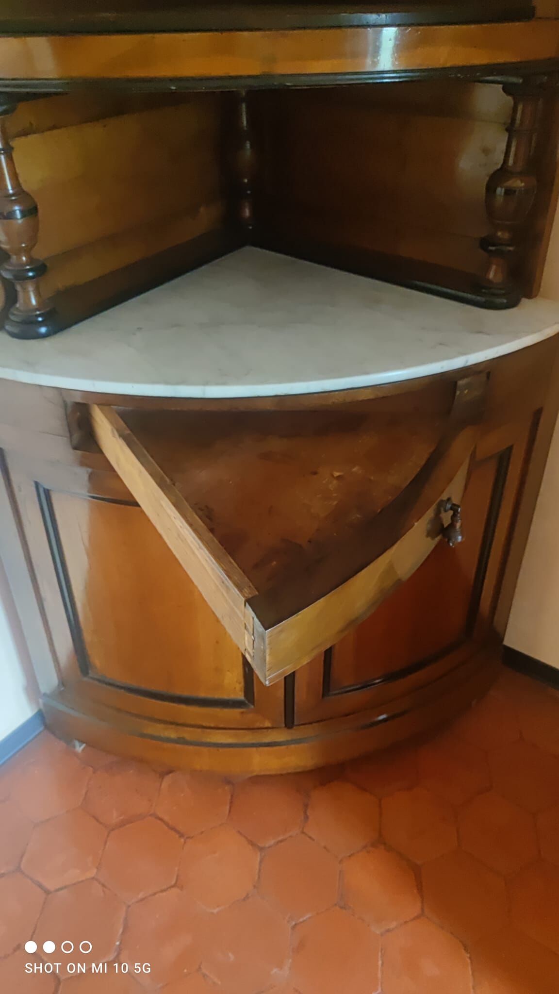 Large corner buffet in solid walnut Louis Philippe era around 1840