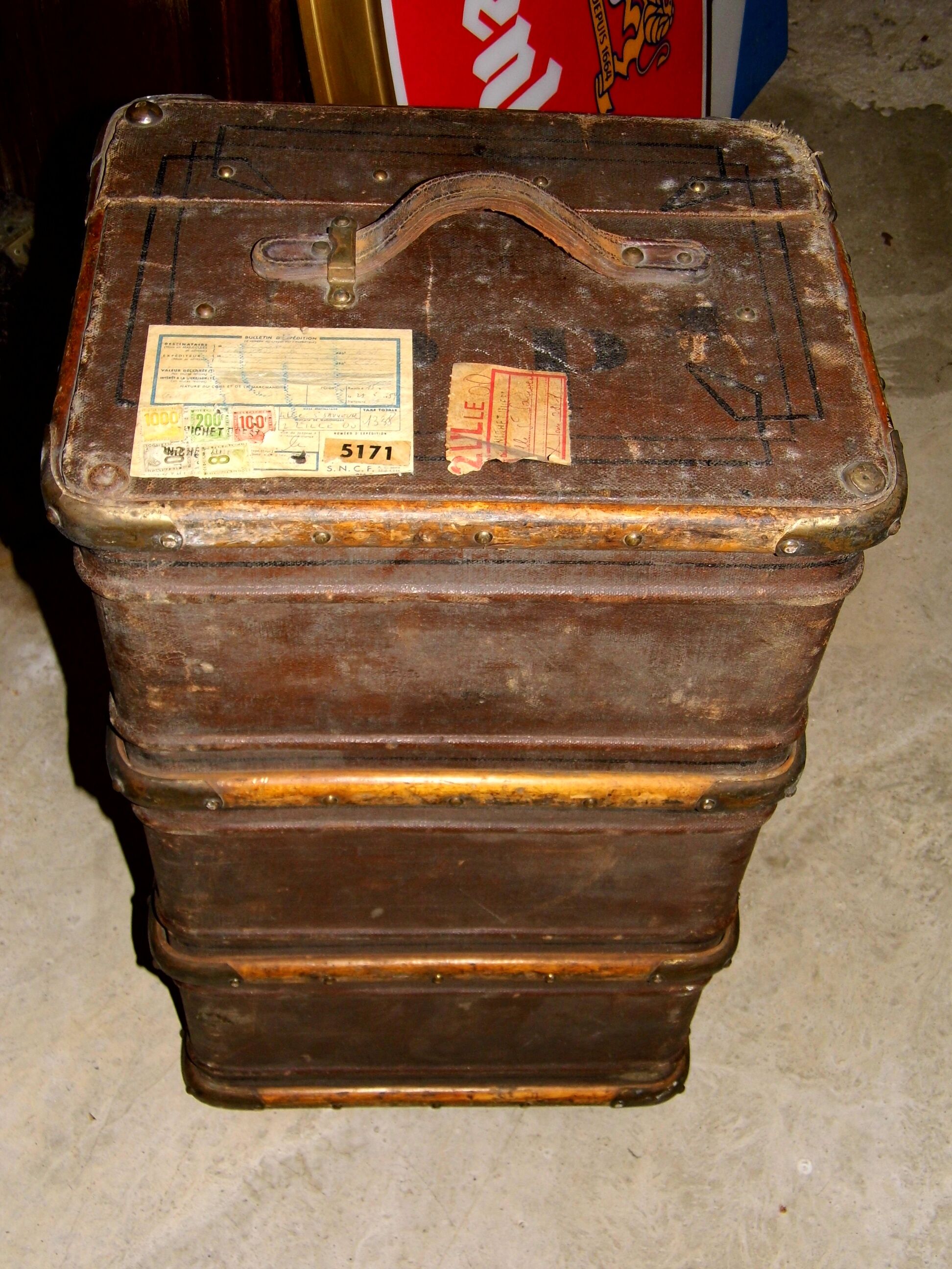 Old trunk trunk cabin travel cabin wooden vintage loft