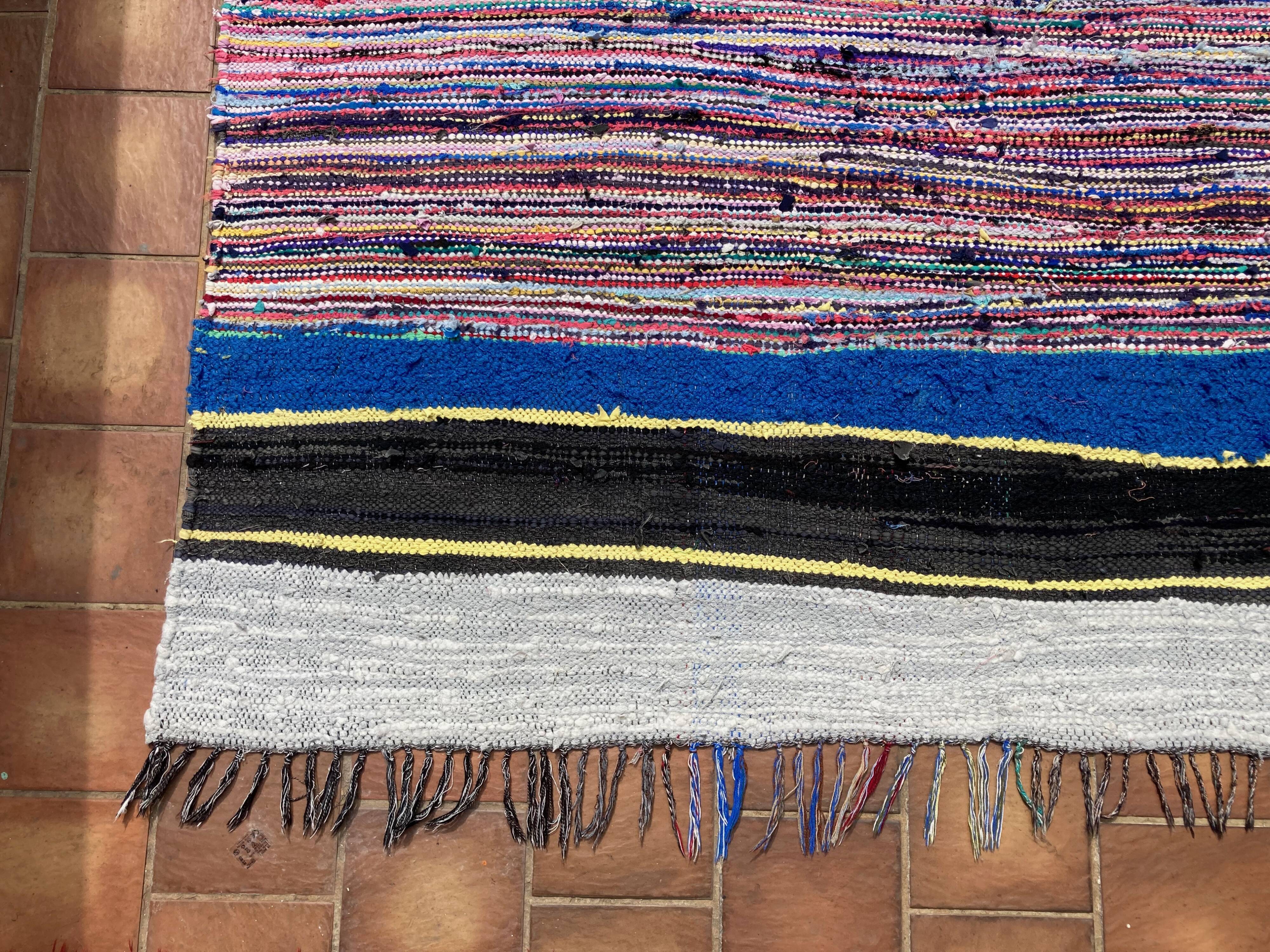 Contemporary and artisanal carpet 290 x 138 cm