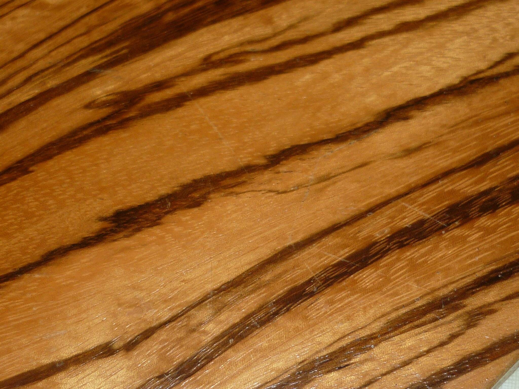 Veined wood cheese board