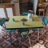 Stretch table set in formica and 4 chairs