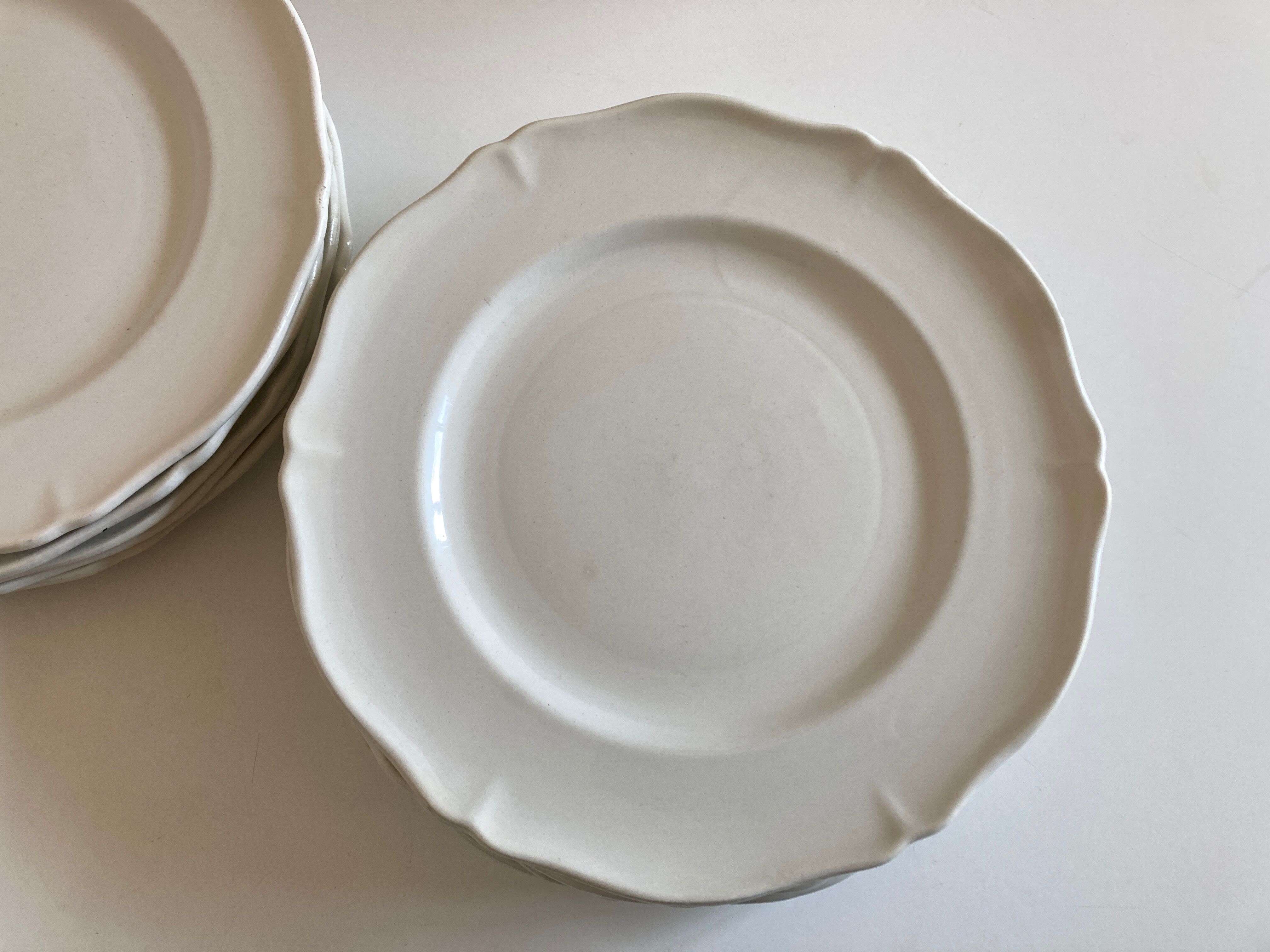 Set 10 plates with godrons in English iron earth 1950