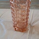 Vase vintage en verre moulé rose
