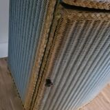 Meuble bleu pastel en rotin et tissu vintage