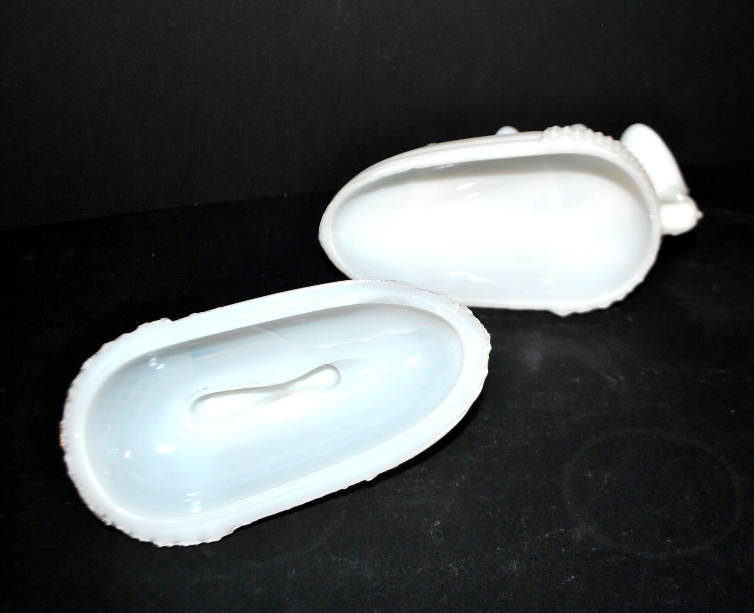 Sucrier écureuil en opaline blanche Vallerysthal, 1910