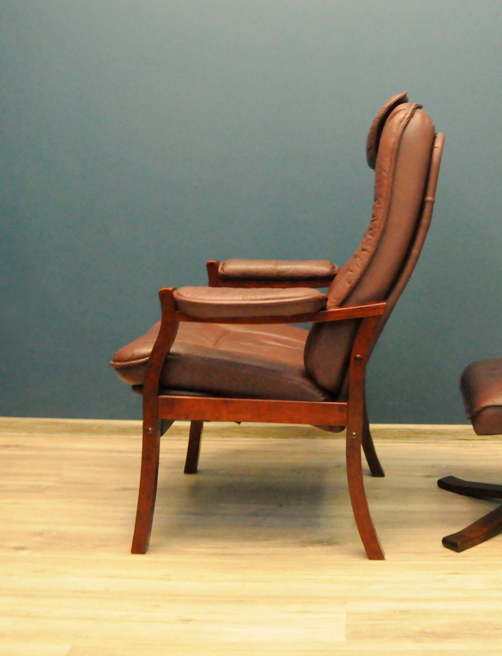 Mobel Team Fold-Out, Scandinavian leather armchair