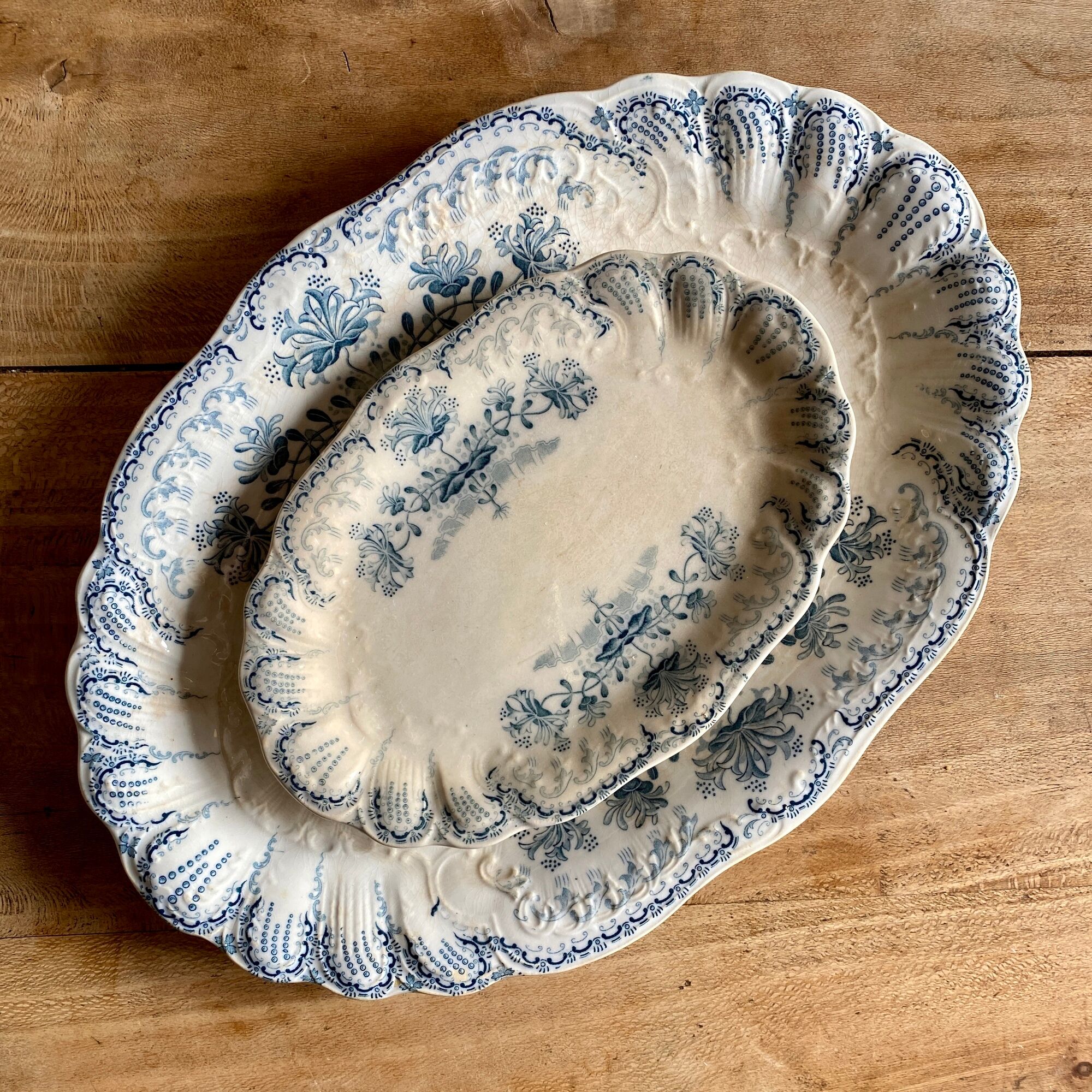 Set of 2 raviers, vintag dishes in iron earth, Regency model of Saint Amand