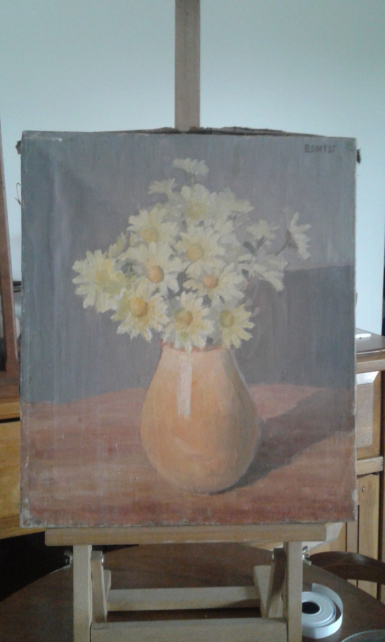Still life with bouquet of daisies
