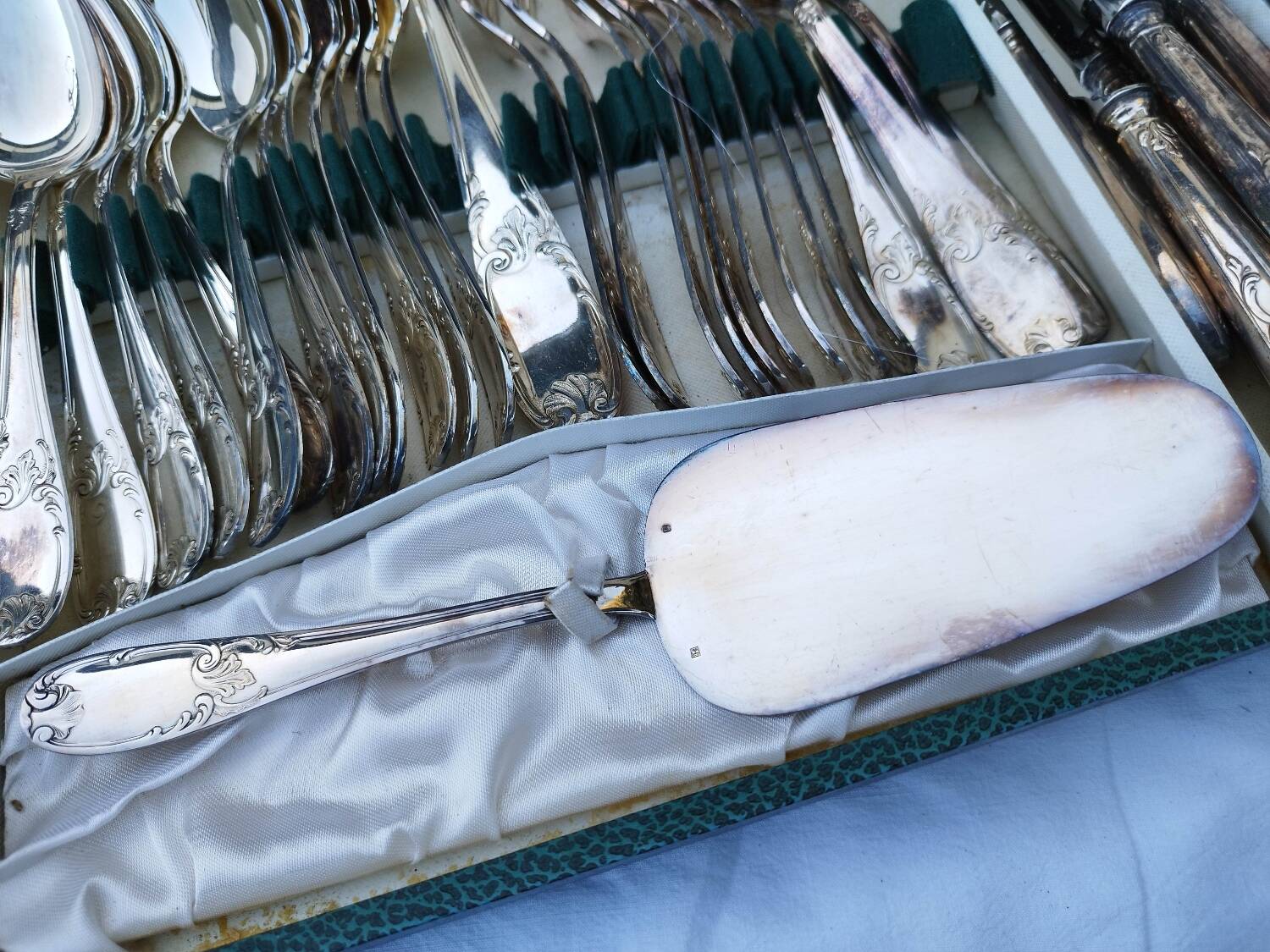 Complete cutlery in silver metal 62 pieces 12 place settings