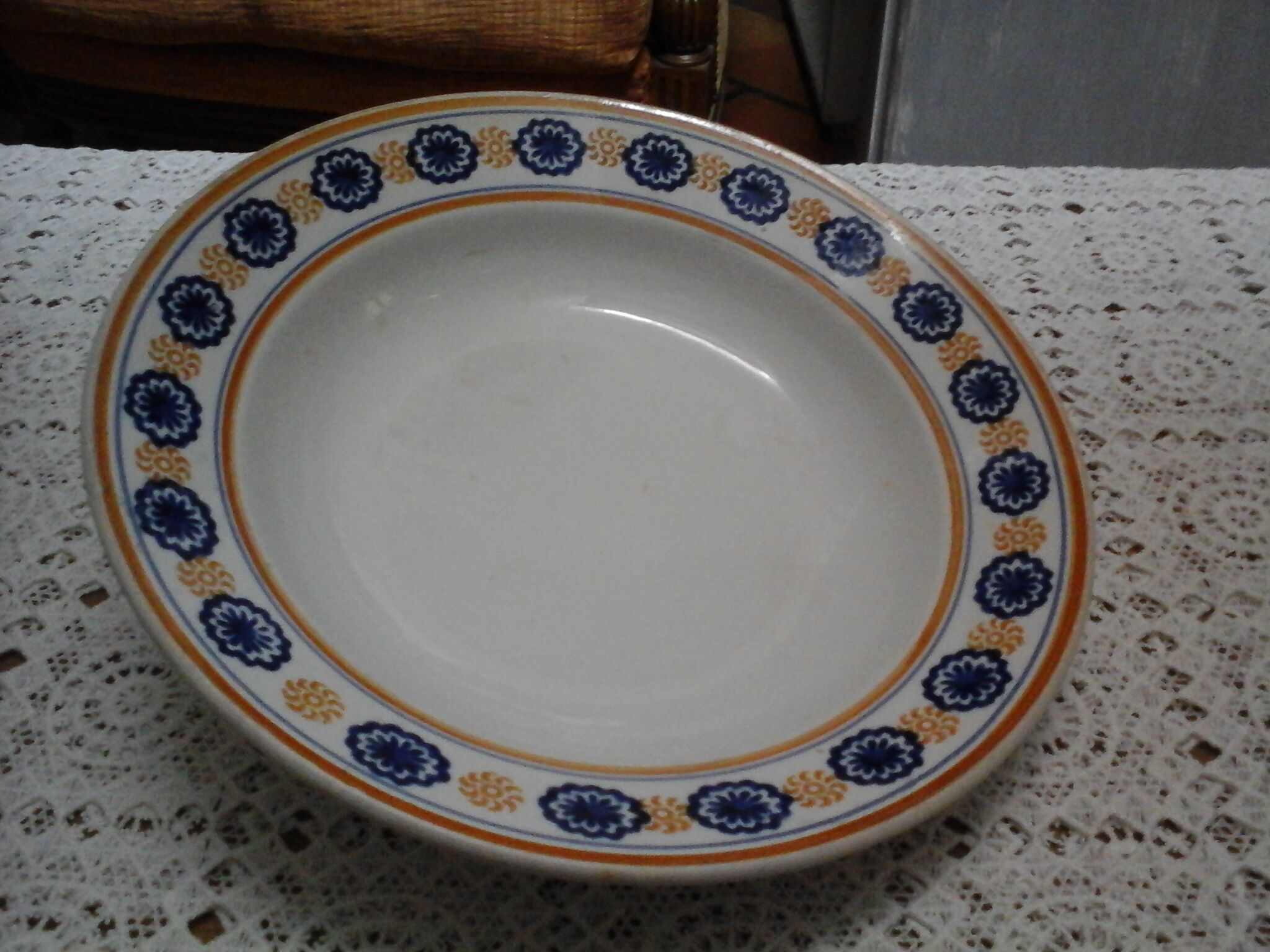 Hollow dish St Amand