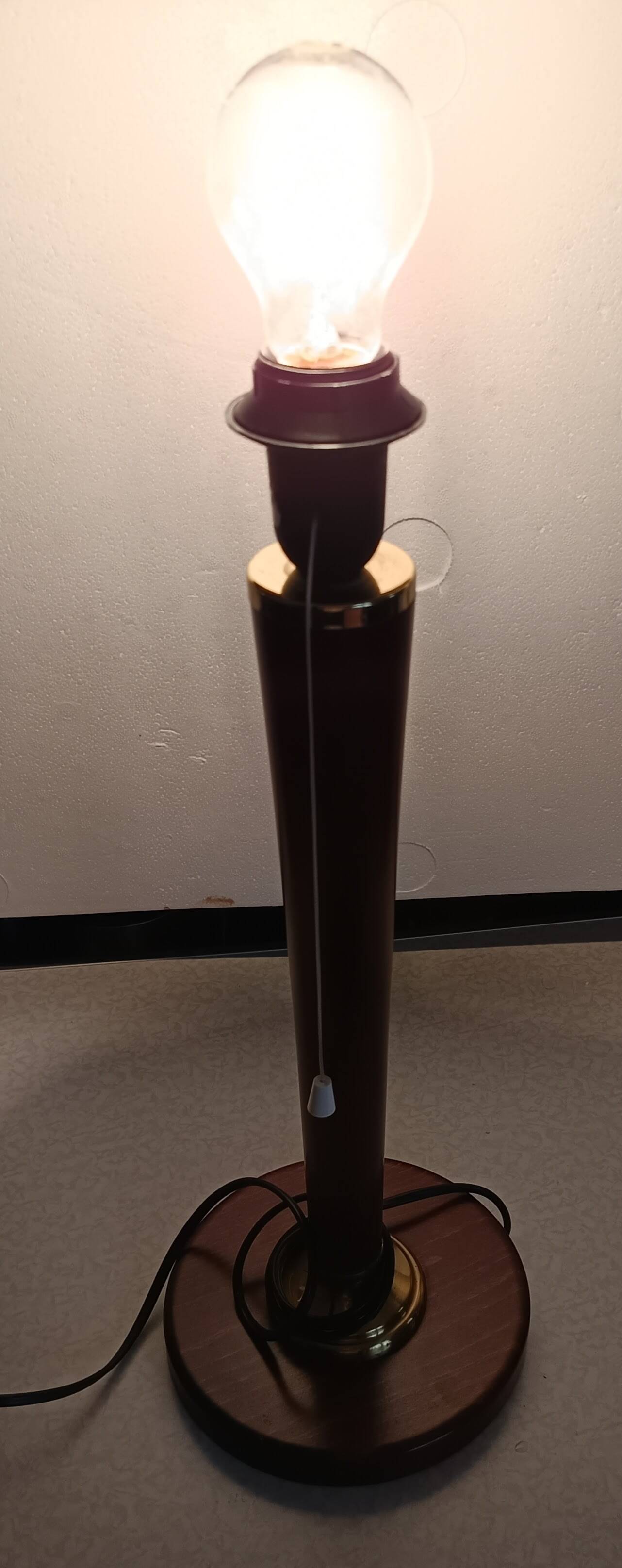 Vintage desk/bedside lamp brand unilux with pull switch