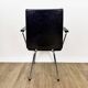 Fauteuil vinyle noir design années 50 dans le goût de Wim Rietveld