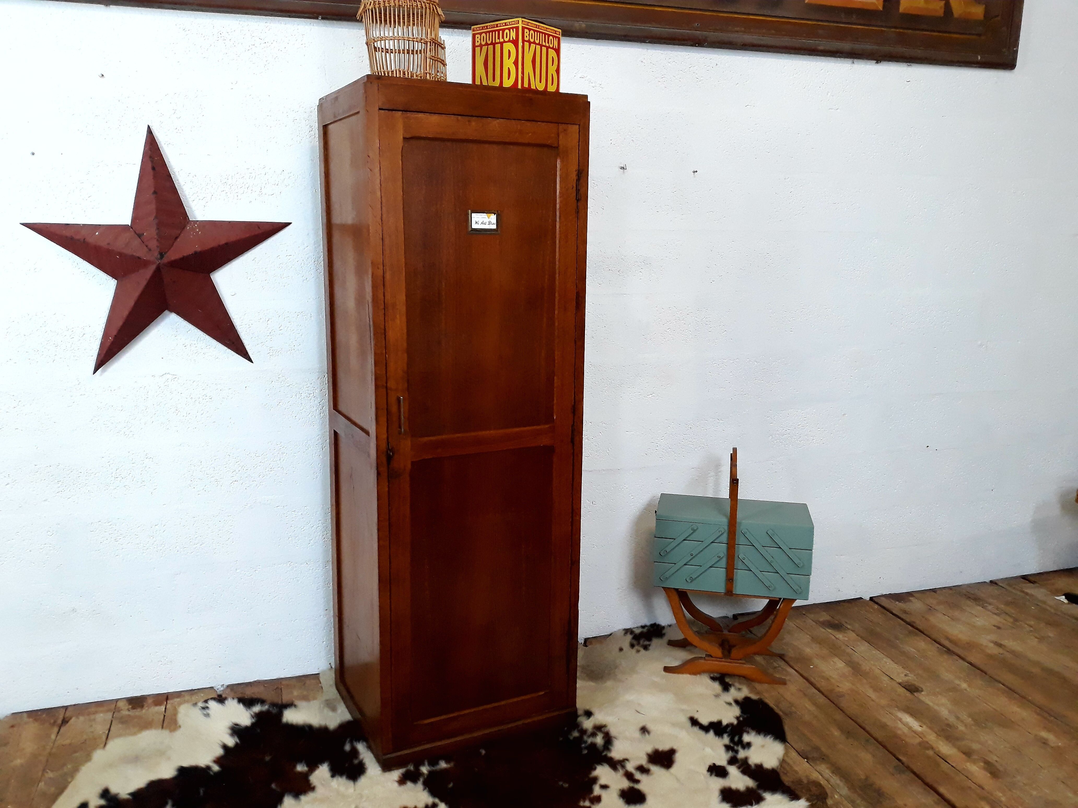 Armoire parisienne vestiaire vintage