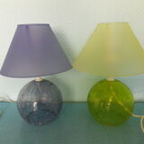 2 lampes à poser "Waths", pieds en verre, parme et citron