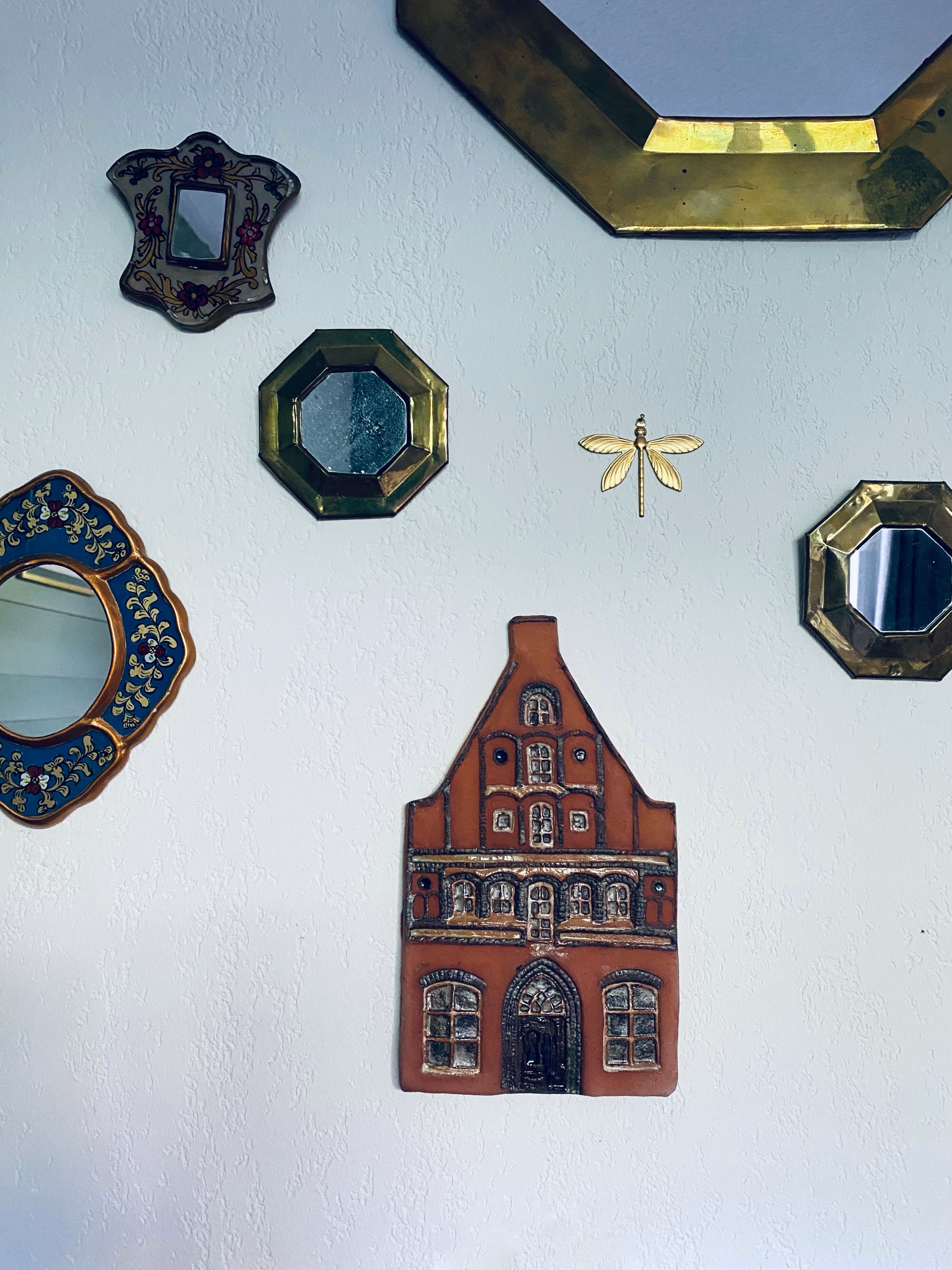 Decorative house wall pottery
