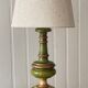 Lampe vintage en bois tourné chic dorée