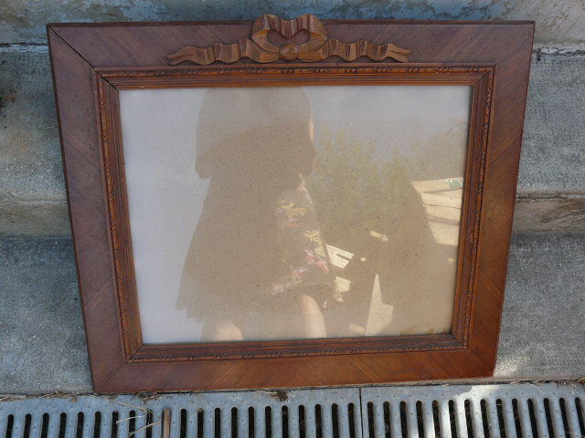 Wooden glass frame with knot