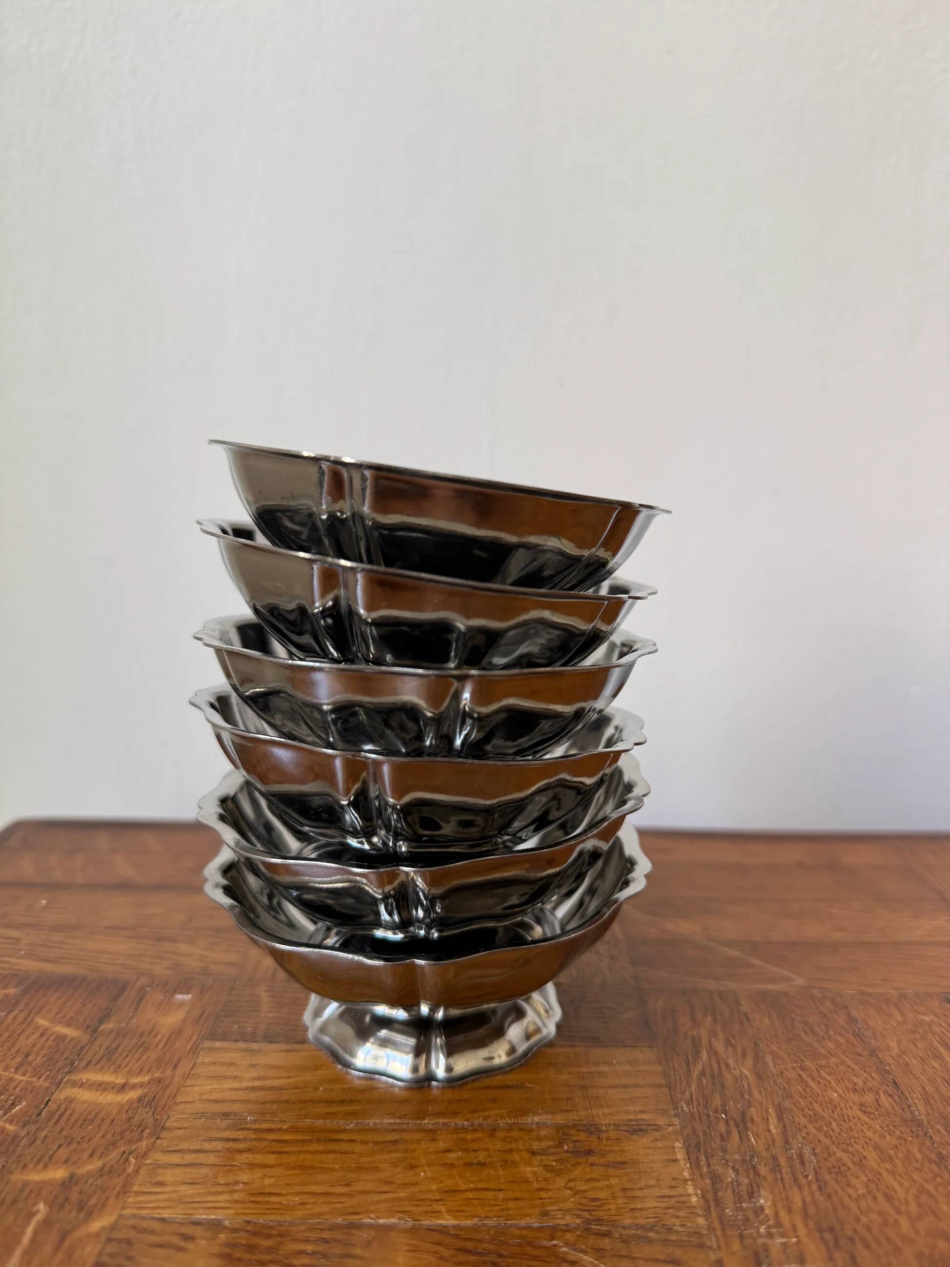 Set of 6 stainless steel bowls