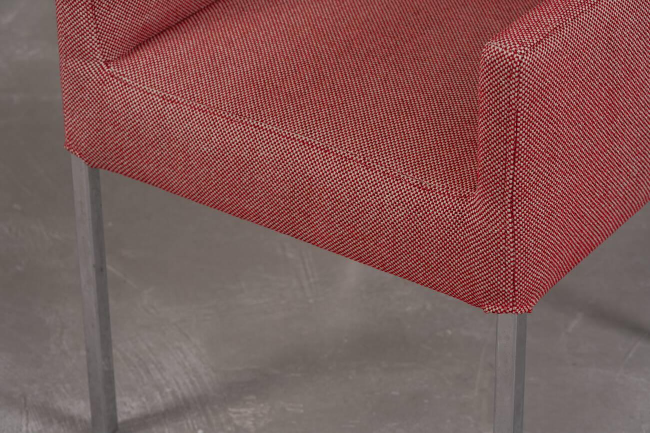 2 fauteuils Ligne Roset en tissu rose, France années 2000