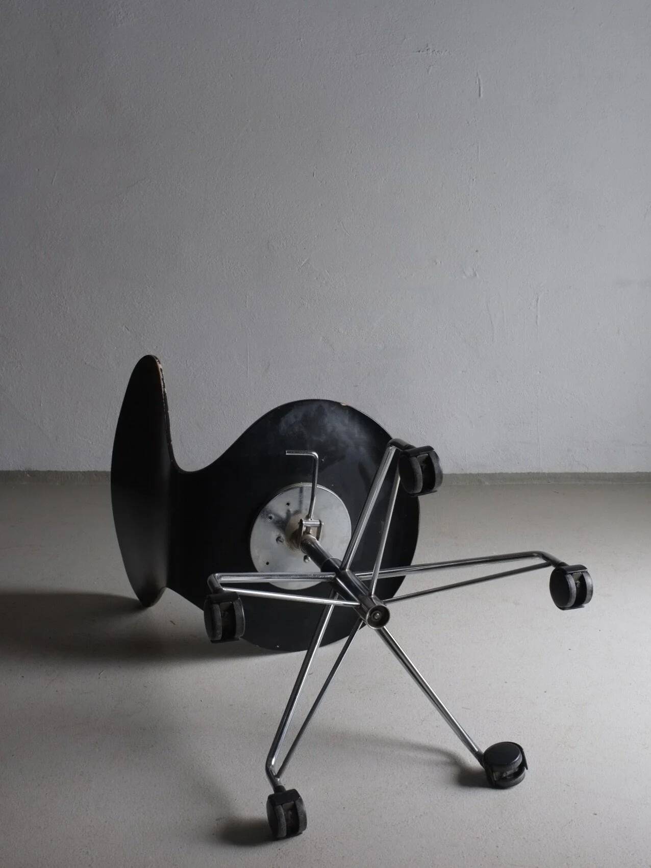 3117 Black swivel chair by Arne Jacobsen for Fritz Hansen