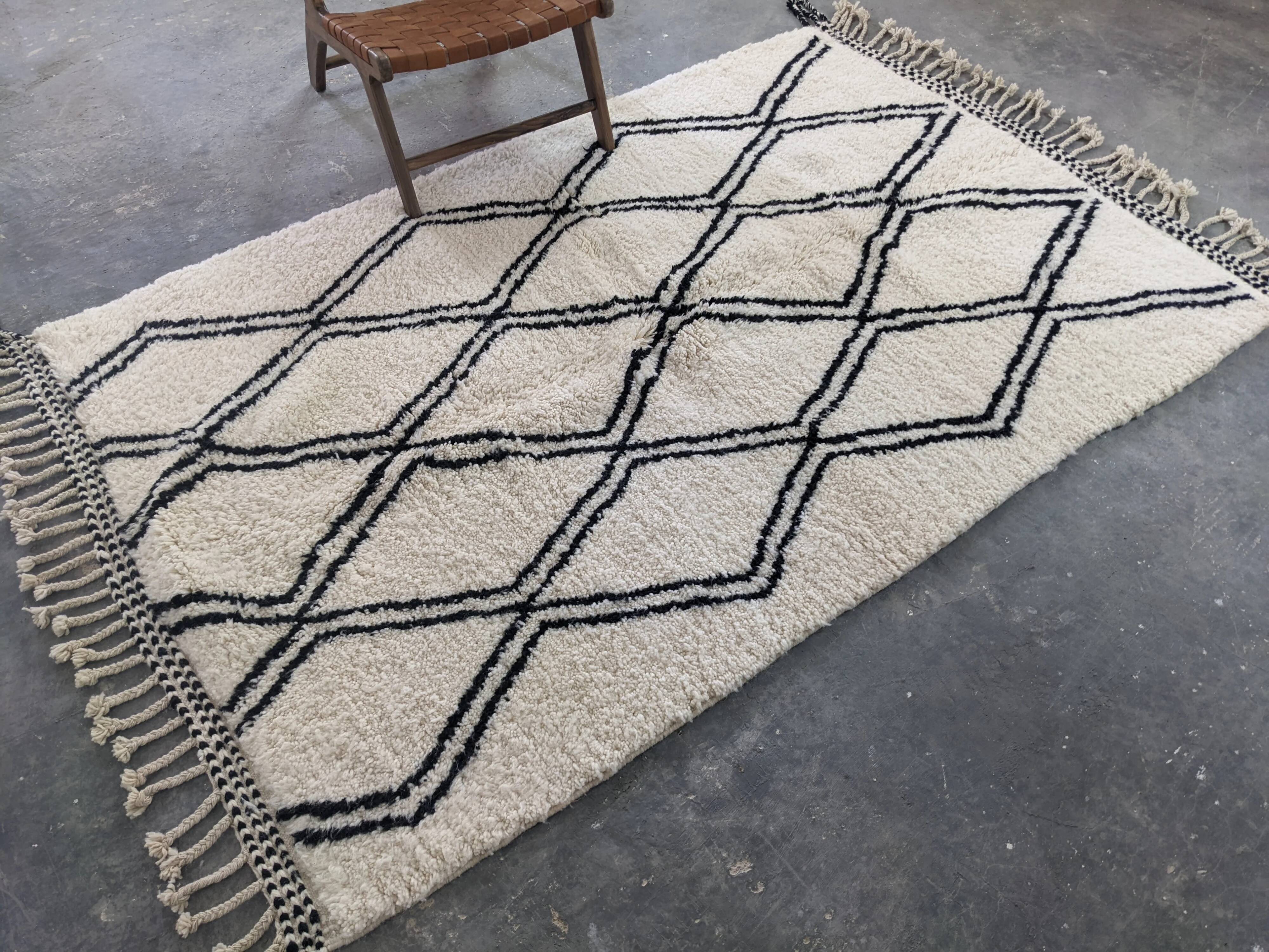 Beni Ouarain rug, 250 x 160 cm || 8.2 x 5.25 feet, MS-347