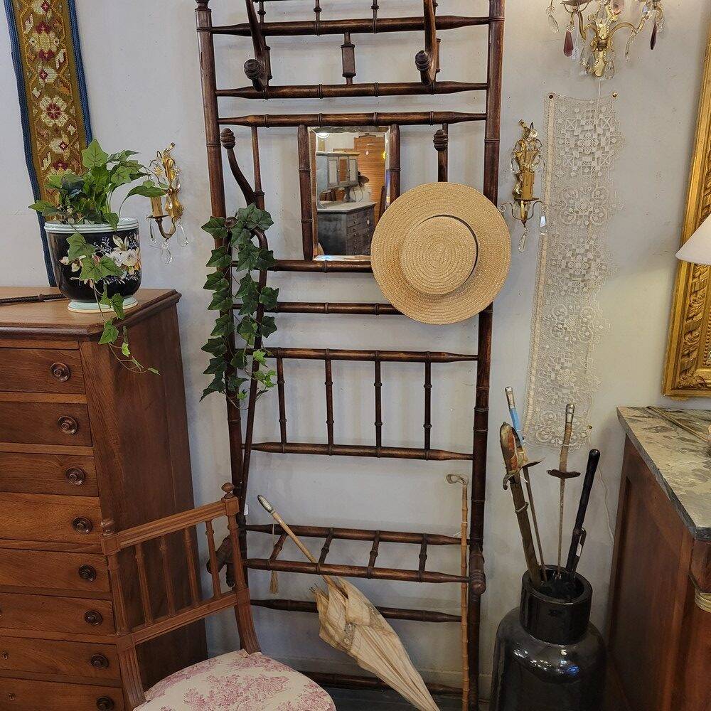 Wall-mounted coat rack