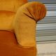 Fauteuil crapaud en velours jaune