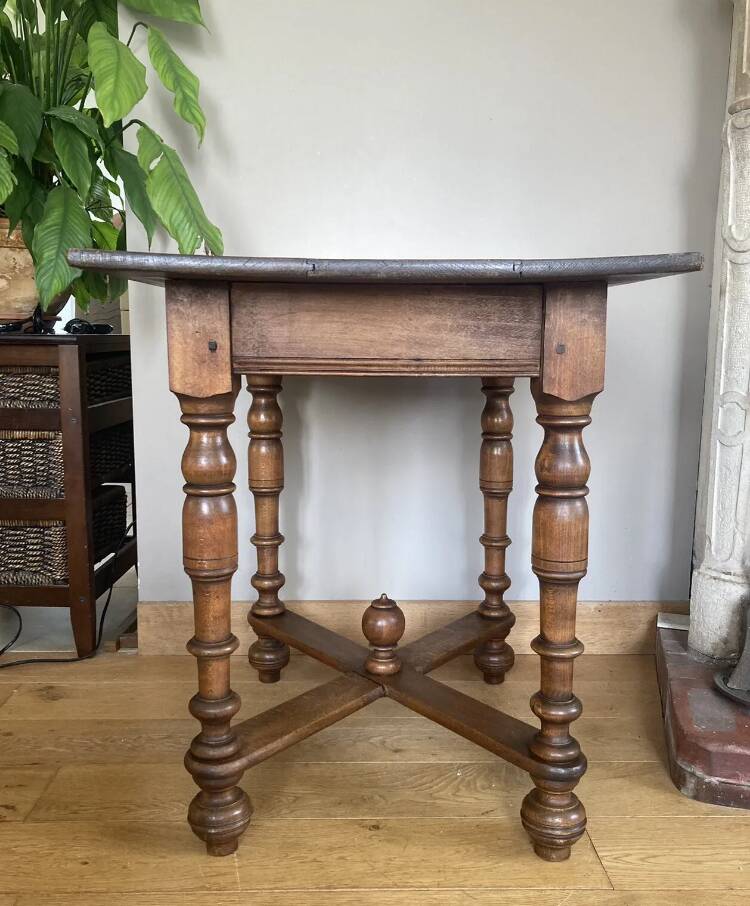 Office table of the neighboring brothers, the first French airplane manufacturers