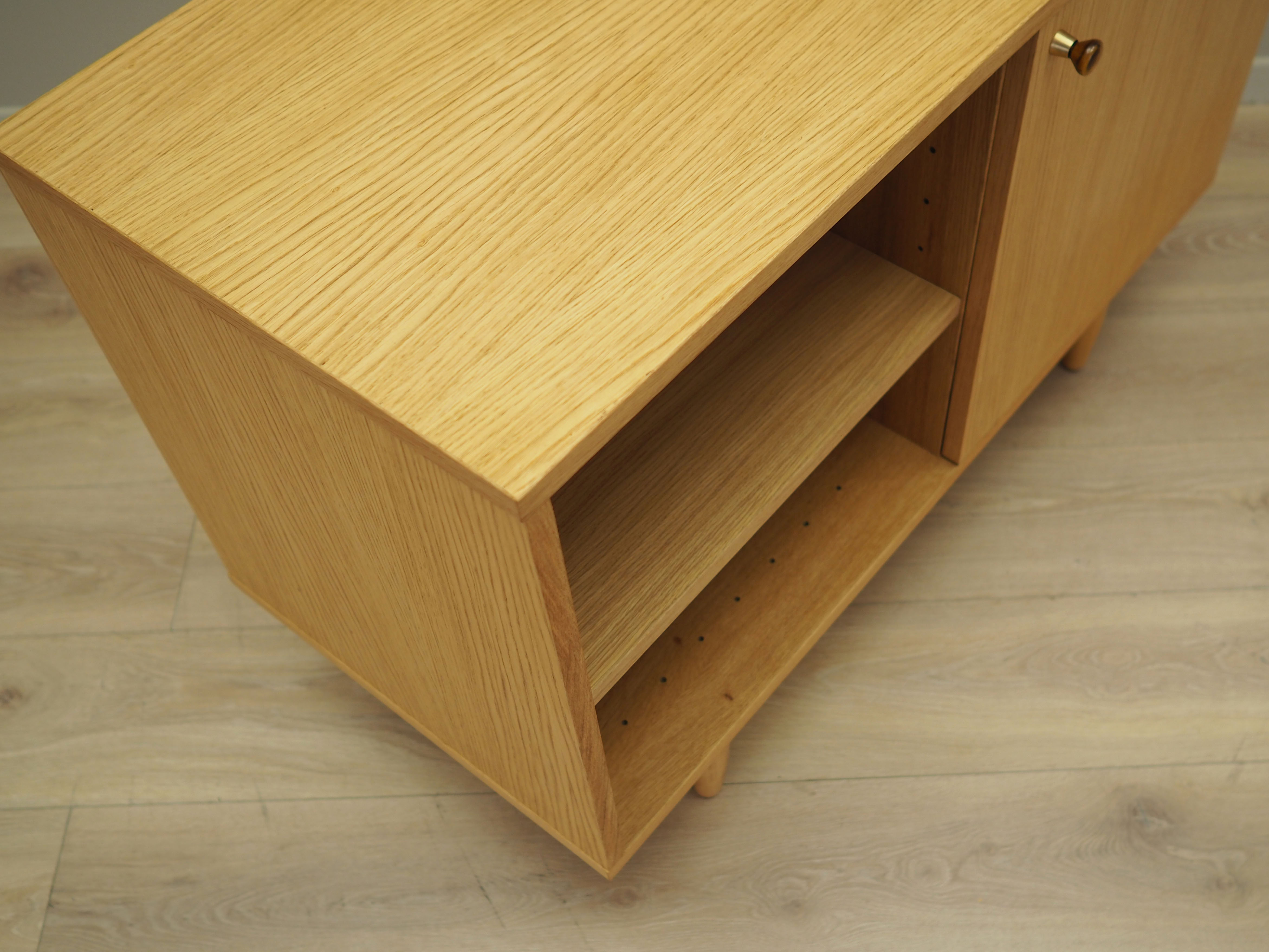 Buffet en chêne, design danois, années 1990, production: Danemark