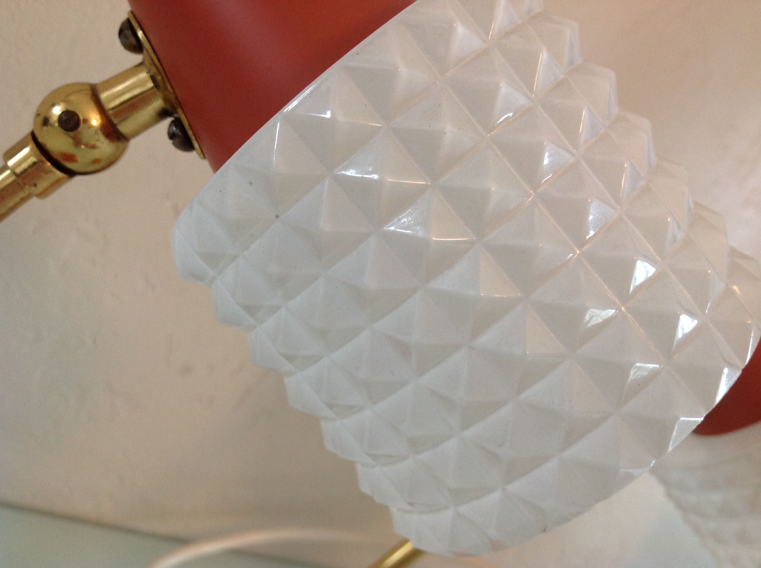 Pair of bedside lamps in structured white opaline and brass, vintage 60