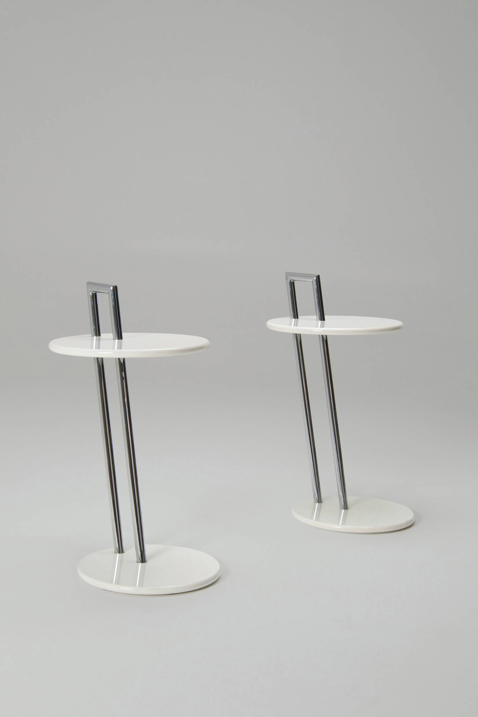 A set of occasional side tables - Eileen Gray