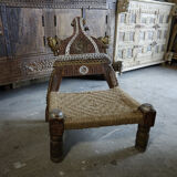 Chaise en bois sculpté et corde
