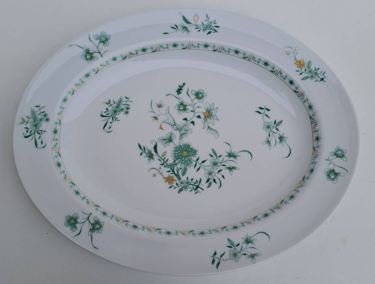 Oval dish in Limoges porcelain Bernardaud model Beijing