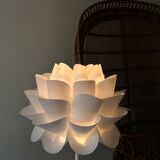 White artichoke tulip design table lamp