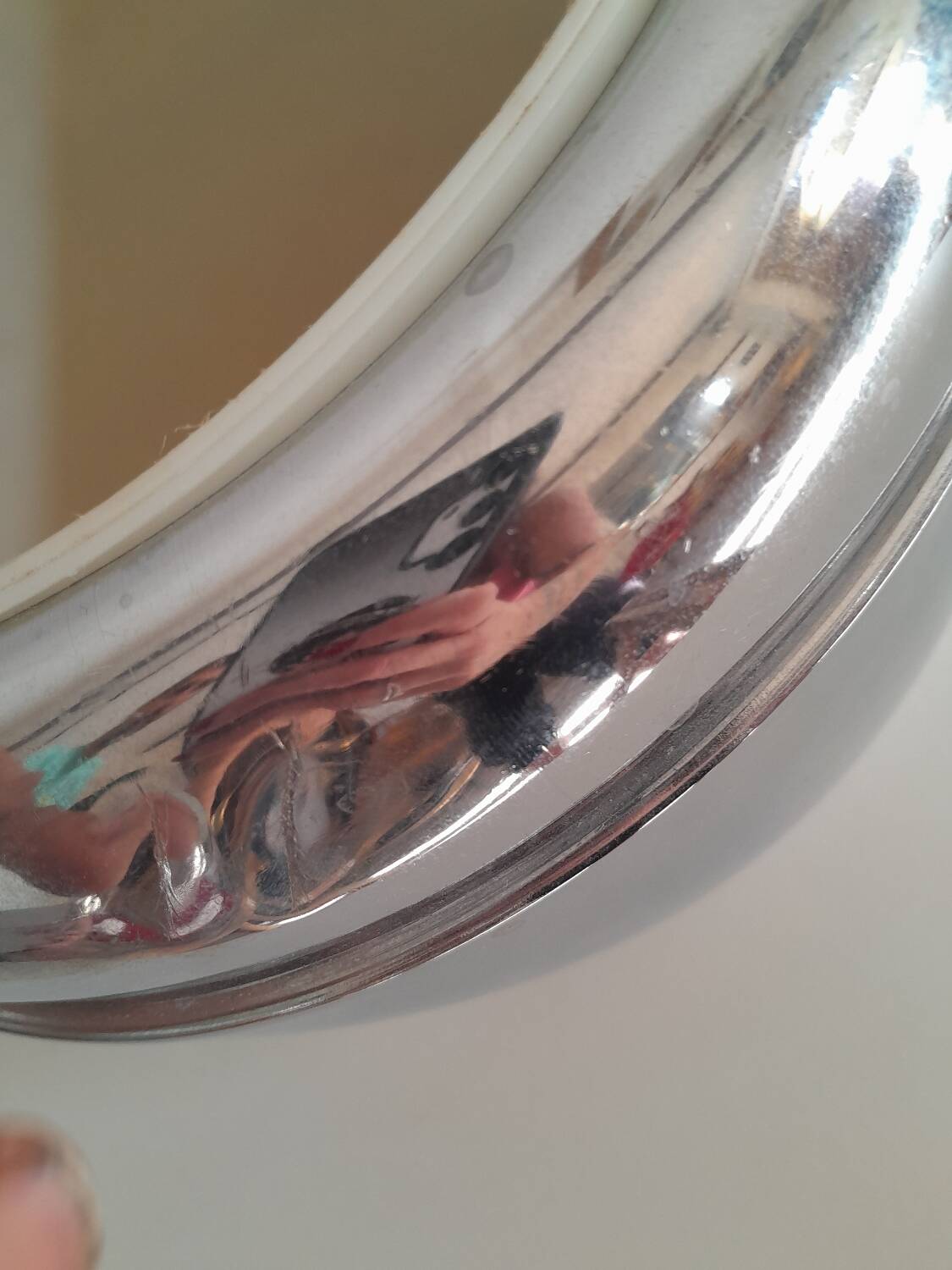 Pear-shaped ice bucket