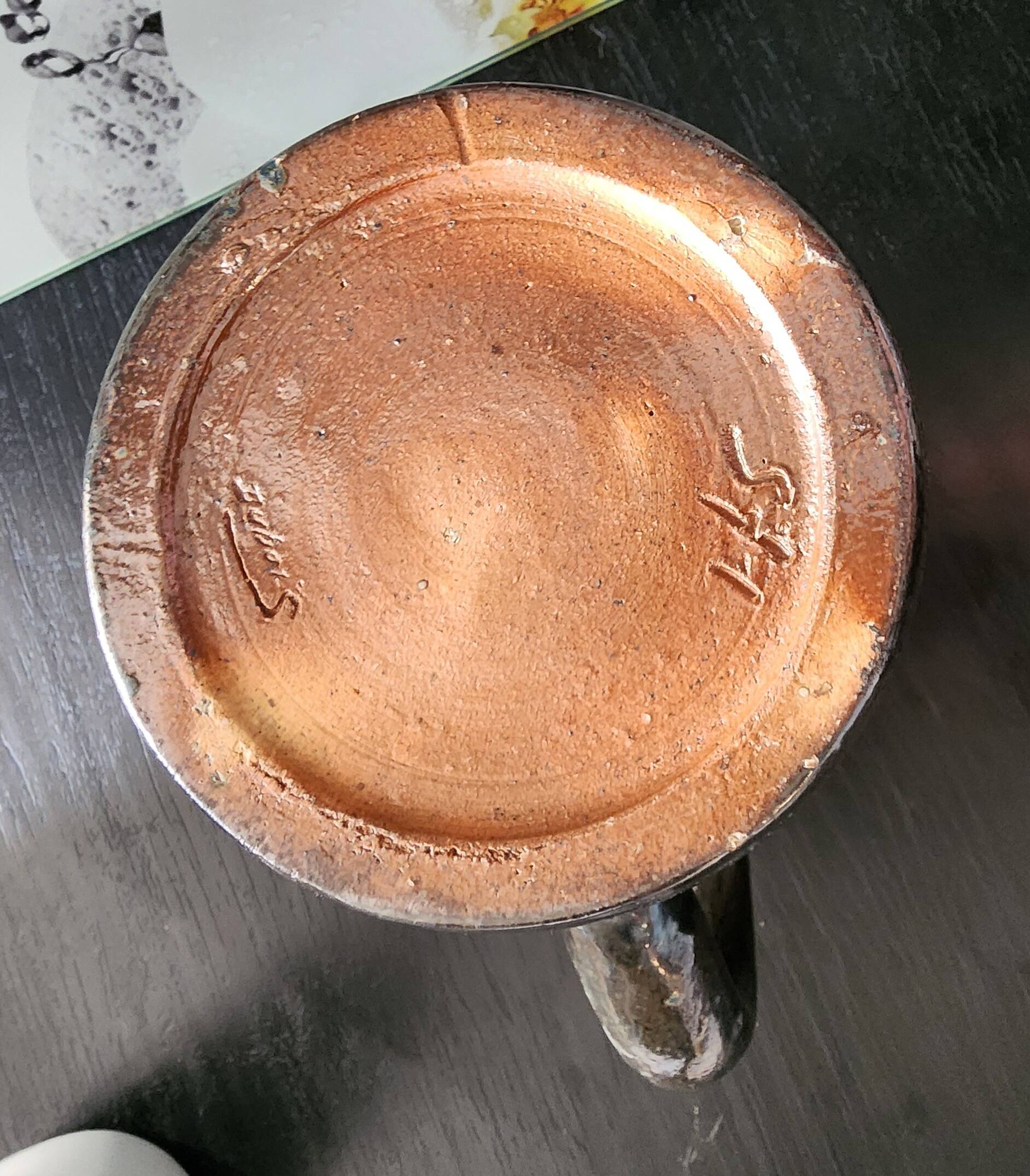 Chopped stoneware mug signed Dubois, vintage ceramic engraved with spirals, height 17cm.
