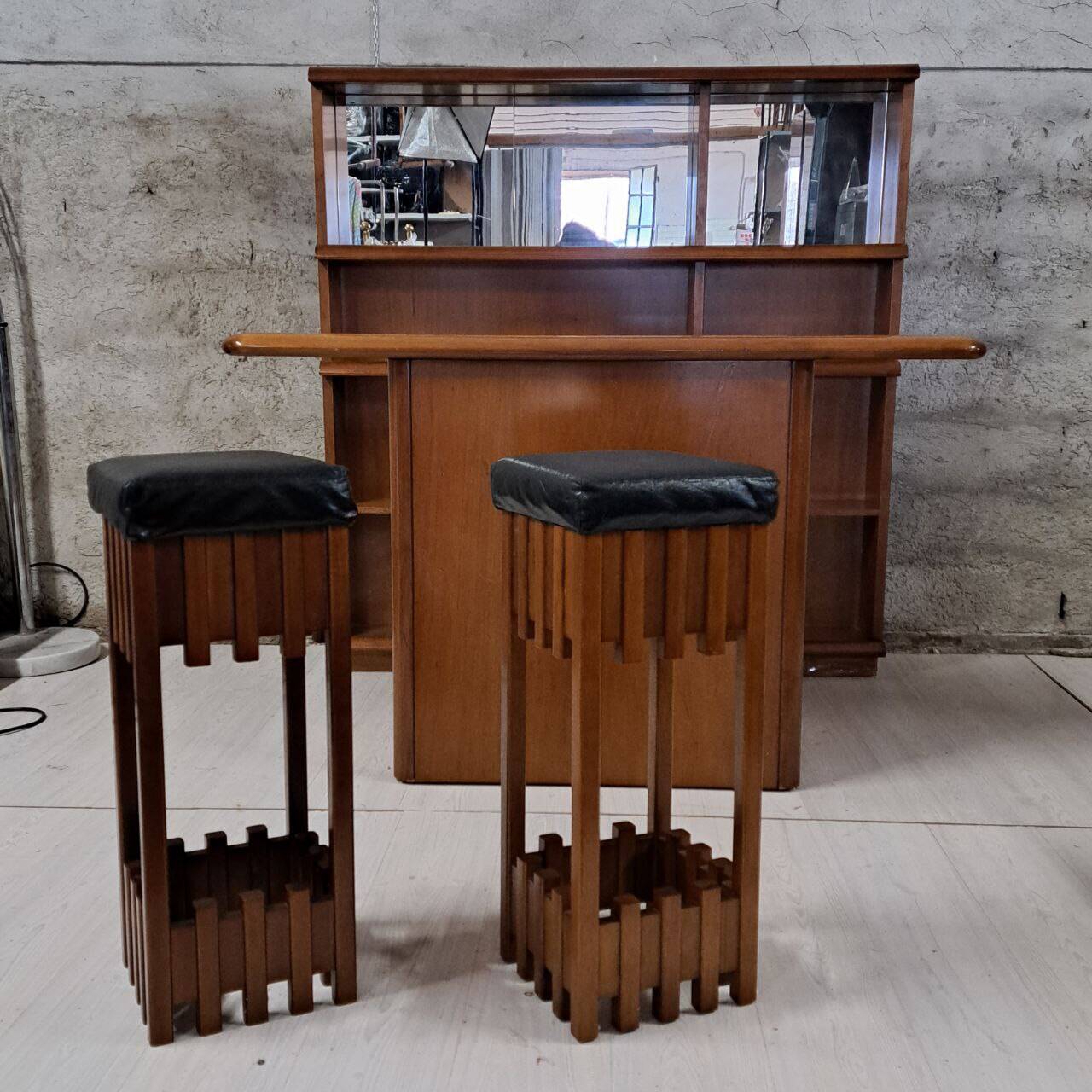 Vintage 70s/80s bar cabinet with stools