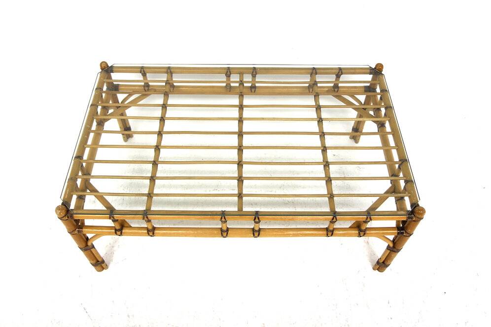 Table basse scandinave en verre et en rotin, Suède, 1970