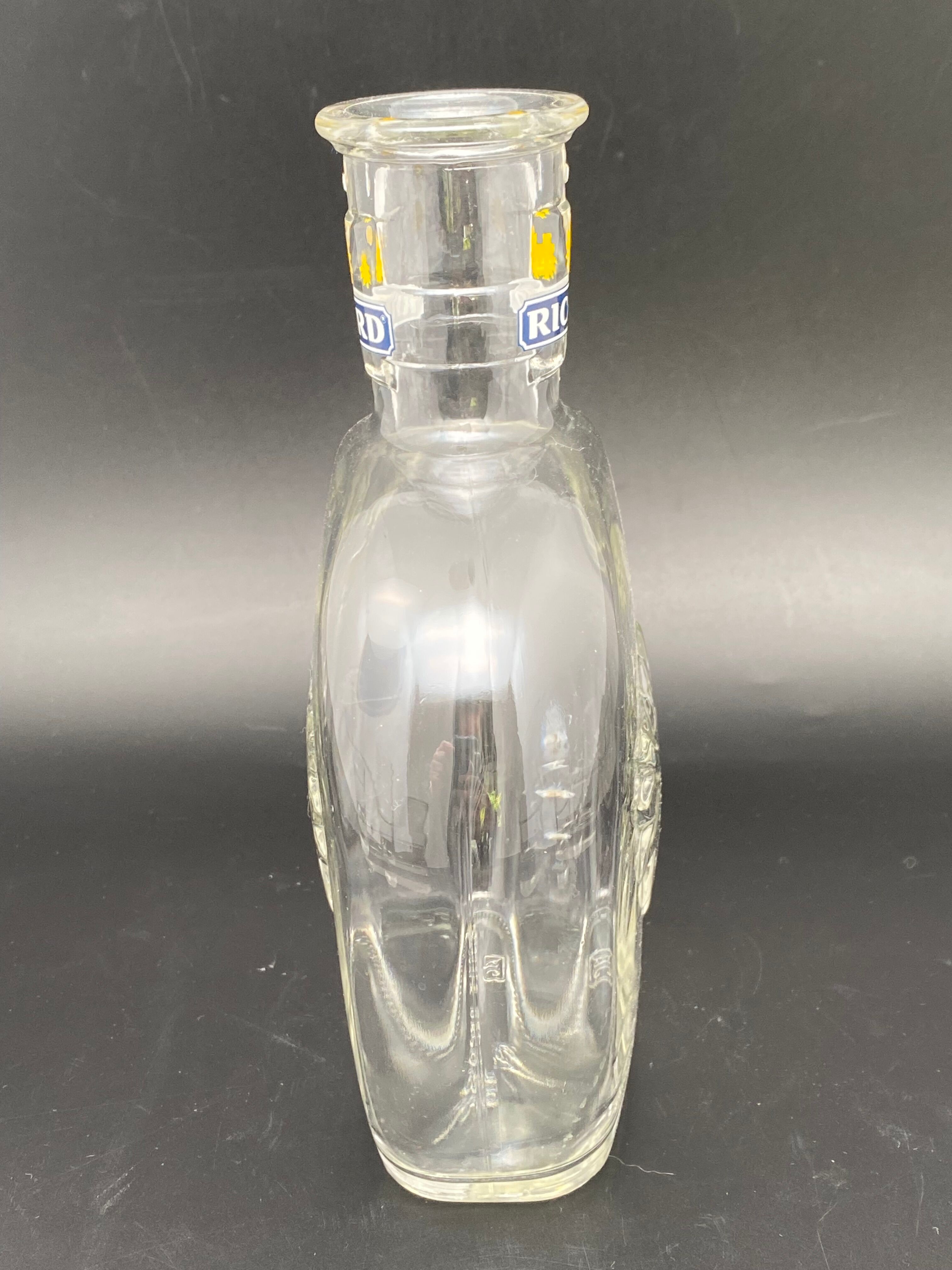 Aperitif service pastis ricard