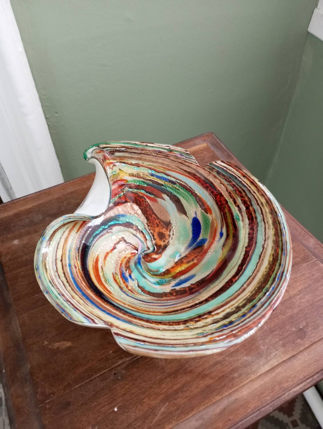 Iridescent glass empty pocket