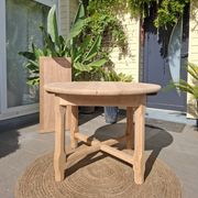 Renovated round table with extension