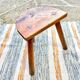 Tabouret tripode brutaliste