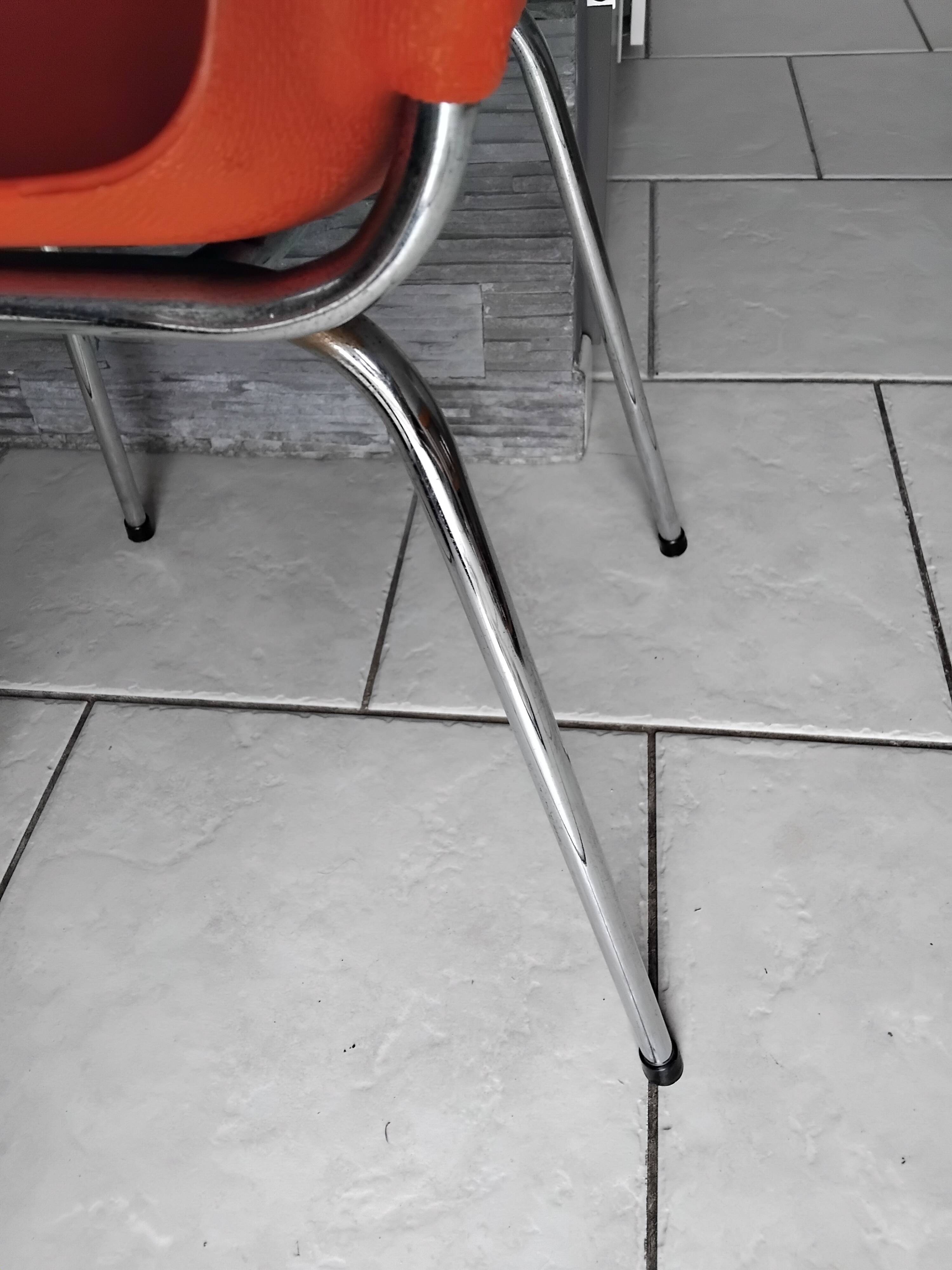 Chaise vintage grosfillex design rouge orangé