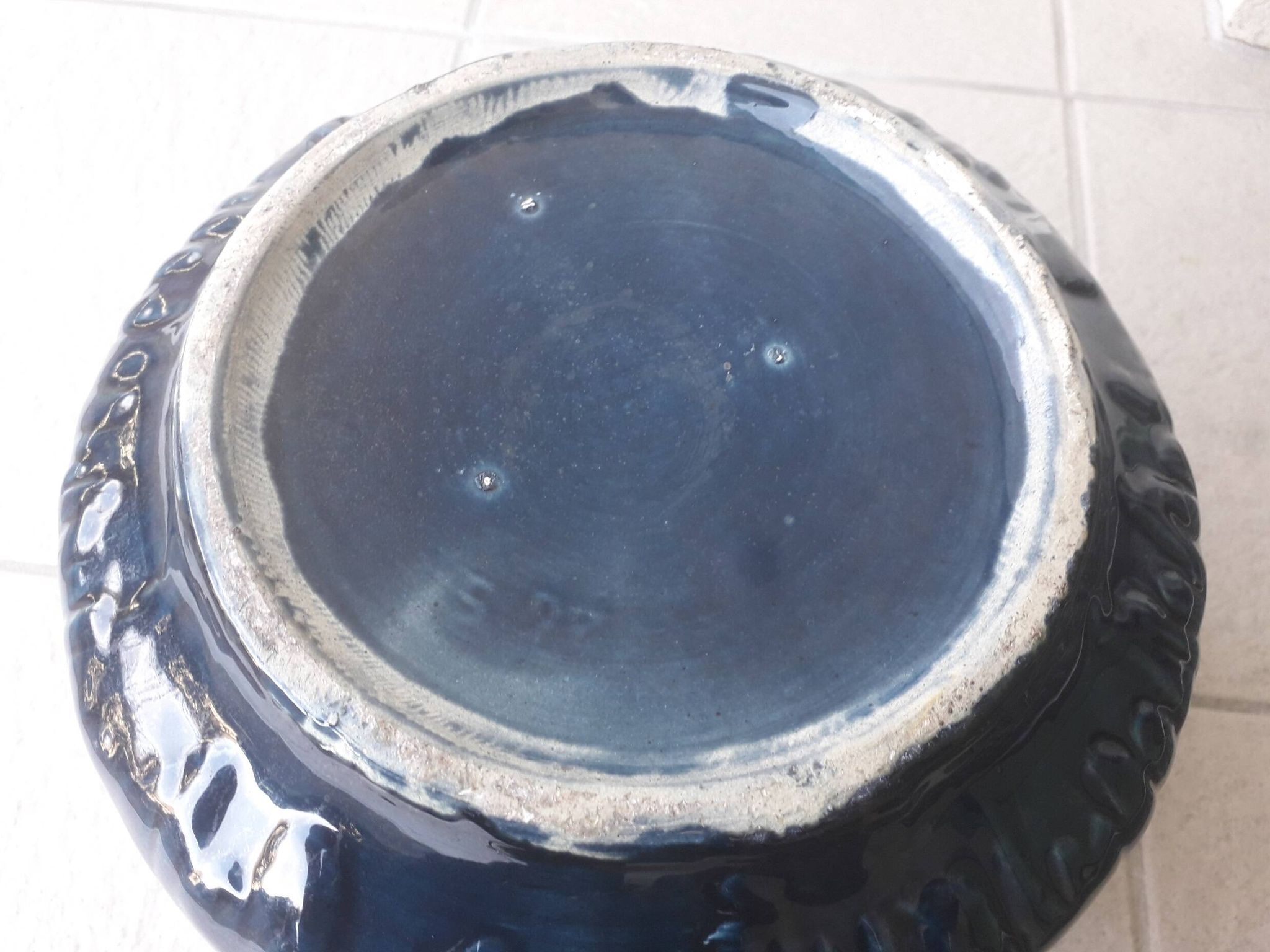 Earthenware cache-pot