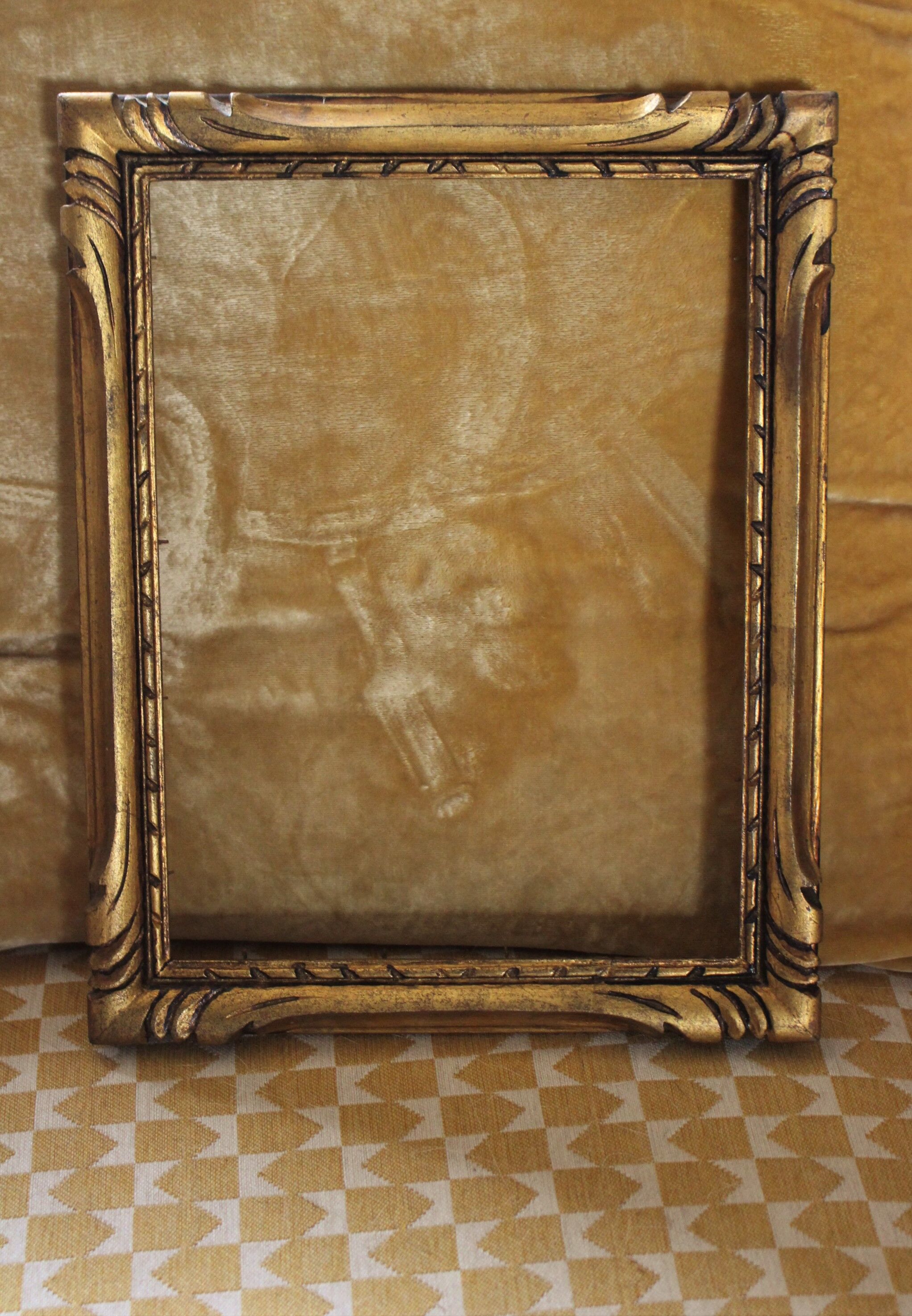 Cadre bois doré décors courbes